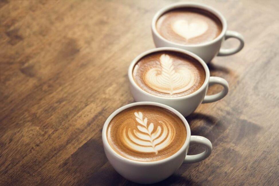 jak się robi kawę latte w domu